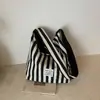 Nova Bolsa Tote 2025 para Mulheres Estilo Coreano Listrada Dupla Face Versátil de Lona Grande Capacidade Bolsa Transversal Relaxada para o Dia a Dia