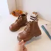 Botas antiderrapantes infantis para uso externo para meninos e meninas, estilo britânico, botinhas de outono e inverno, coturnos infantis, botas de couro