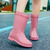Botas de chuva feminina adulta antiderrapante moda calçados externos 2024 novo verão cano médio sapatos de borracha resistentes ao desgaste calçados aquáticos impermeáveis botas de chuva