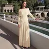 Vestido longo de manga comprida com ombros à mostra, franzido, torção na cintura e barra ampla, estilo europeu e americano, elegante vestido de noite