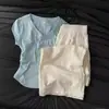 Camiseta fina de verano azul bebé pura de diseño único con pliegues, cuello en V irregular, manga corta en el hombro, top simple versátil para mujer