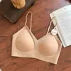 Sujetador de verano ultrafino sin costuras para mujeres con poco busto, con un soporte suave tipo gelatina, cobertura lateral del pecho, diseño anti-caída y un hermoso estilo en la espalda