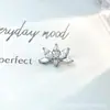 Pendientes de Titanio F-136 Aleación de Titanio Circonia Flor de Loto G23 Titanio Rosca Interna Circonia Labret Piercing Joyería Cabeza