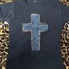 Camiseta Feminina de Verão Europeia e Americana Novo Estilo Garota Picante com Padrão Cruzado de Strass Ombro a Ombro Decote V Manga Curta, Camiseta Básica com Caimento Solto para Primavera e Verão