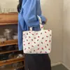 Bolso Casual para Mujer con Estampado de Fresas Bolso de Hombro de Felpa 2024 Nuevo Bolso Tote Mic para Estudiantes Gran Capacidad para Viajes
