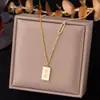 Moderna, de lujo ligero, exquisita cadena de titanio para mujer, versátil, única, simple cadena para la clavícula, moderna y elegante, no se decolora, venta al por mayor desde el fabricante