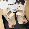 Nuevos Zapatos de Agujeros Gruesos Suaves Lindos Curativos para Mujer Nicho Simples de Verano para Usar Afuera Sandalias Versátiles Fáciles de Poner