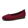 Comércio Exterior Tamanho Grande 2024 Primavera Novo Flats Europeus e Americanos Bico Redondo Slip-On Boca Rasa Sapatos de Mãe Tricot Moda Versátil