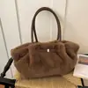 Bolso de felpa para axila de gran capacidad de moda transfronteriza, bolso tipo cesta de verduras elegante de alta gama, bolso tote simple versátil moderno de un solo hombro