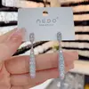 Pendientes de gota de agua exagerados con personalidad europea y americana, pendientes de pasador de plata populares en Internet con un sentido avanzado y atmosférico, pendientes largos de moda con diamantes de imitación.