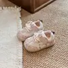 Sapatos para bebês meninas 2026 outono e inverno novos estilosos com laço sapatos de bebê tênis respiráveis de sola macia para crianças pequenas