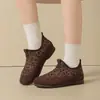 Novos sapatos casuais de algodão para o inverno de 2026, estampa de leopardo, bico fino, bico redondo, confortáveis, duráveis, leves, versáteis e fáceis de calçar - perfeitos para mães