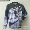 Fábrica de prendas de origen personaliza y procesa tops deportivos y casuales de manga larga, camisetas deportivas estampadas de poliéster puro de secado rápido y camisetas de comercio exterior.