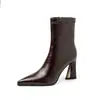 Botas femininas super elásticas justas, novas botas de outono e inverno com bico fino, zíper lateral e salto alto grosso, botas femininas de cano curto elásticas