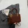 Nova Moda Outono/Inverno 2026 Bolsa Versátil de Ombro Único e Transversal com Toque de Luxo e Design Único, Pequena Bolsa de Mão Quadrada