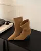 Botas Elegantes Simples Pretas de 5,5 cm na Panturrilha Nova Coleção Outono e Inverno 2026 Bico Fino Salto Agulha Botas Chelsea Botas da Moda para Mulheres