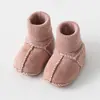 Zapatos de Piso Gruesos de Terciopelo Cálido para Niños Pequeños (Niños y Niñas 0-3 Años) de Otoño e Invierno, Juegos de Zapatos y Calcetines Anticaídas para el Piso