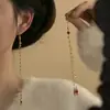Nuevos Pendientes Largos con Borla de Diamantes Rojos Estilo Chino, Suaves, con un Toque Elegante y de Alta Gama, Pendientes Adelgazantes para el Rostro con un Ambiente Vintage y Genial