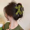 Accesorio para el cabello de pinza de tiburón marrón, de bajo volumen, esponjoso, para peinado semi-recogido, pinza grande de oso para el cabello, pinza de garra con orejas de gato y borla elegante para mujer
