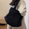 Corduroy bag mulheres de grande capacidade 2023 novo outono e inverno all-match shoulder bag high sense classe commuter tote bag