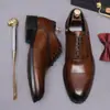 Zapatos Oxford de cuero italiano para bodas de hombre, con un diseño de tres correas, adecuados para atuendo formal, negocios y entornos profesionales.