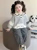 Conjunto de Primavera de Moda para Niñas con Cuello de Muñeca y Pantalones a Rayas Set 2026 Nueva Ropa Casual Infantil Conjunto de Dos Piezas Venta al por Mayor