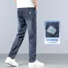 Jeans ligeros de verano para hombre, pierna recta elásticos multibolsillos casuales, mezclilla de algodón de alta gama