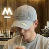 Boné de Baseball Bordado com Letras Desgastadas Estilo Europeu e Americano Transfronteiriço, Boné de Sol para Casal, Chapéu Versátil da Moda para Estilo de Rua