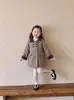Abrigo de lana para niña 26 invierno nuevo estilo ins retro acolchado engrosado chaqueta estilo princesa para bebé top de longitud media