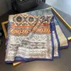 2025 Verano Más Vendido Delgado Versátil Protección Solar Bufanda Cuadrada Pequeña Elegante para Mujer Estampado de Seda Reductora de Edad Chal Pequeño Venta al por Mayor