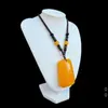 Colgante Optimizado de Aceite de Pollo Ámbar y Cera de Abeja Amarilla Vieja para Hombres y Mujeres Collar para Suéter Accesorio de Ropa Accesorio Versátil