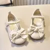 Zapatos de Cuero con Lazo y Perlas para Niñas 2026 Otoño Nueva Moda Zapatos de Princesa Zapatos Individuales de Suela Blanda Zapatos de Actuación
