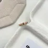 Anillo de lujo ligero simple rosa con goteo de aceite y microincrustaciones de circonita para mujer, diseño de nicho versátil, anillo abierto ajustable para el dedo índice, moderno