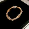 Pulsera de Flor de Trébol Incrustada con Diamantes, Estilo Retro Europeo y Americano, Pulsera de Moda Exquisita Personalizada, Joyería de Lujo Ligero de Alta Gama al por Mayor