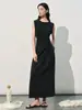 Vestido de Seda sem Mangas com Decote em V, Cinto para Amarrar e Fenda, Longo com Toque Elegante de Alta Qualidade para Mulheres, Coleção Primavera/Verão 2026