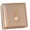 Giratório Girassol Colar Moda Feminina Luz Luxo Girassol Pingente Nicho Design Sense 18K Ouro Titânio Aço Clavícula Cadeia