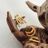 Pendientes Retro Franceses de Pedrería Esmeralda de Doble Capa con Personalidad Elegantes de Acero de Titanio con Cuentas Huecas Cosidas Pendientes en Forma de C para Mujeres