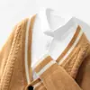 Cardigã 100% Lã Pura Masculino Gola V Estilo Preppy Redutor de Idade Jaqueta Jacquard Confortável Macio Ceroso Suéter com Dois Bolsos