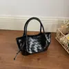 Bolso de Cubo Tejido de Alta Gama para Mujer 2026 Nuevo Estilo Coreano Bolso de Hombro Cruzado para el Trabajo Moda Elegante Bolso Plateado para Mujer