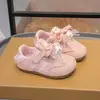 Zapatos para Niñas Zapatos Deportivos 2026 Primavera Nuevas Llegadas Niños Encaje Moño Suela Suave Casual Ligeros Zapatos de Entrenamiento Alemanes Modernos