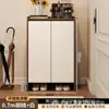 Zapatero moderno minimalista de dos tonos con puertas blancas, marco de madera, almacenamiento cerrado de cuatro puertas, mueble de almacenamiento suspendido para recibidor en la parte inferior