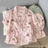 Pijama de Algodão Nuvem Tailandês para Mulheres, Estilo Coreano de Verão Desenho Animado Fofo Manga Curta Roupa de Casa, Conjunto de Duas Peças Venda por Atacado