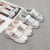 Sapatos Esportivos Infantis Hello Kitty Primavera e Outono 2026 Novos Estilosos Versáteis Sapatos Cortez Infantis Meninas