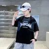Camiseta de Verano 2026 Estilo Nuevo para Niños Camiseta de Niños Estilo Americano Moderno Fresco Estampado de Letras Manga Corta para Niños Medianos y Grandes Camiseta Casual Cómoda de Cuello Redondo para Hombres