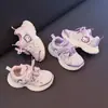 Novos Tênis Esportivos de Outono e Inverno para Meninas, Malha Dupla Respirável Leve Laço Hello Kitty Tênis Esportivos Populares para Crianças Maiores