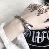 Pulsera de Acero de Titanio con Empalme Cruzado Hueco de Oso en Capas Estilo Europeo y Americano para Hombres y Mujeres, Accesorio de Moda con Personalidad Punk