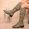 Botas altas de mujer con estampado de leopardo, nuevo modelo otoño e invierno 2026, botas largas sin cordones de tacón medio para comercio exterior, talla 43, zapatos plisados estilo europeo y americano para comercio exterior