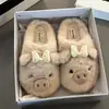Lindas Pantuflas de Peluche de Cerdo con Lazo para Niñas, Otoño/Invierno 2026, Pantuflas de Algodón de Peluche Cerradas en la Punta, Antideslizantes, Suela Suave para el Hogar