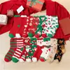 Calcetines de Navidad de coral de otoño e invierno, calcetines de suelo cálidos para el hogar de terciopelo medio, calcetines de Navidad de Papá Noel