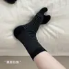 Meias femininas de outono e inverno estilo coreano, cor sólida, com separador de dedos, casuais e versáteis, sapatos com separador de dedos (dedo do pé de porco), meias listradas sem costura estilo japonês, com dois dedos